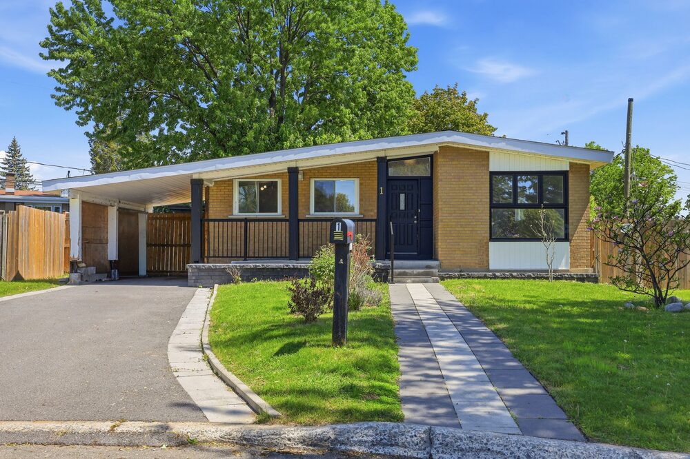 House for sale, 1 Place Lalemant, Châteauguay